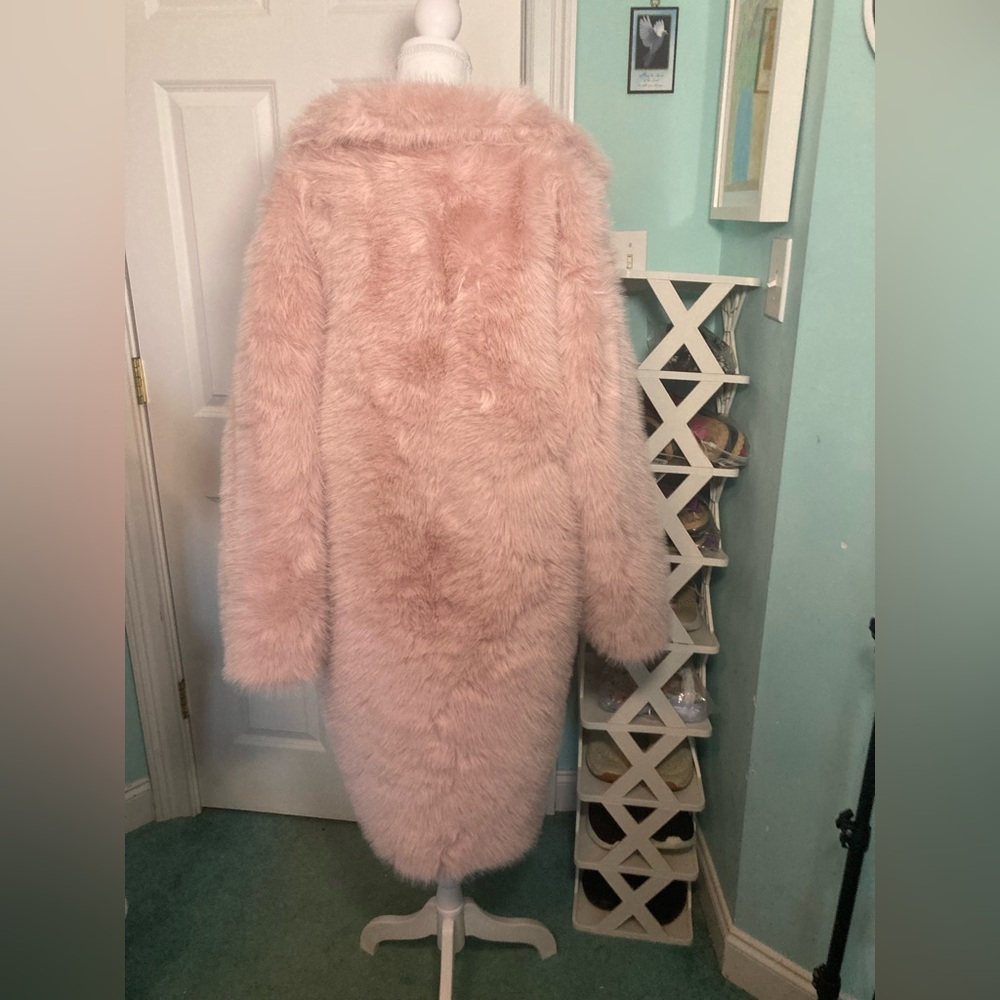 Luxurious Pink Faux Fur Coat - Picture 6 of 8